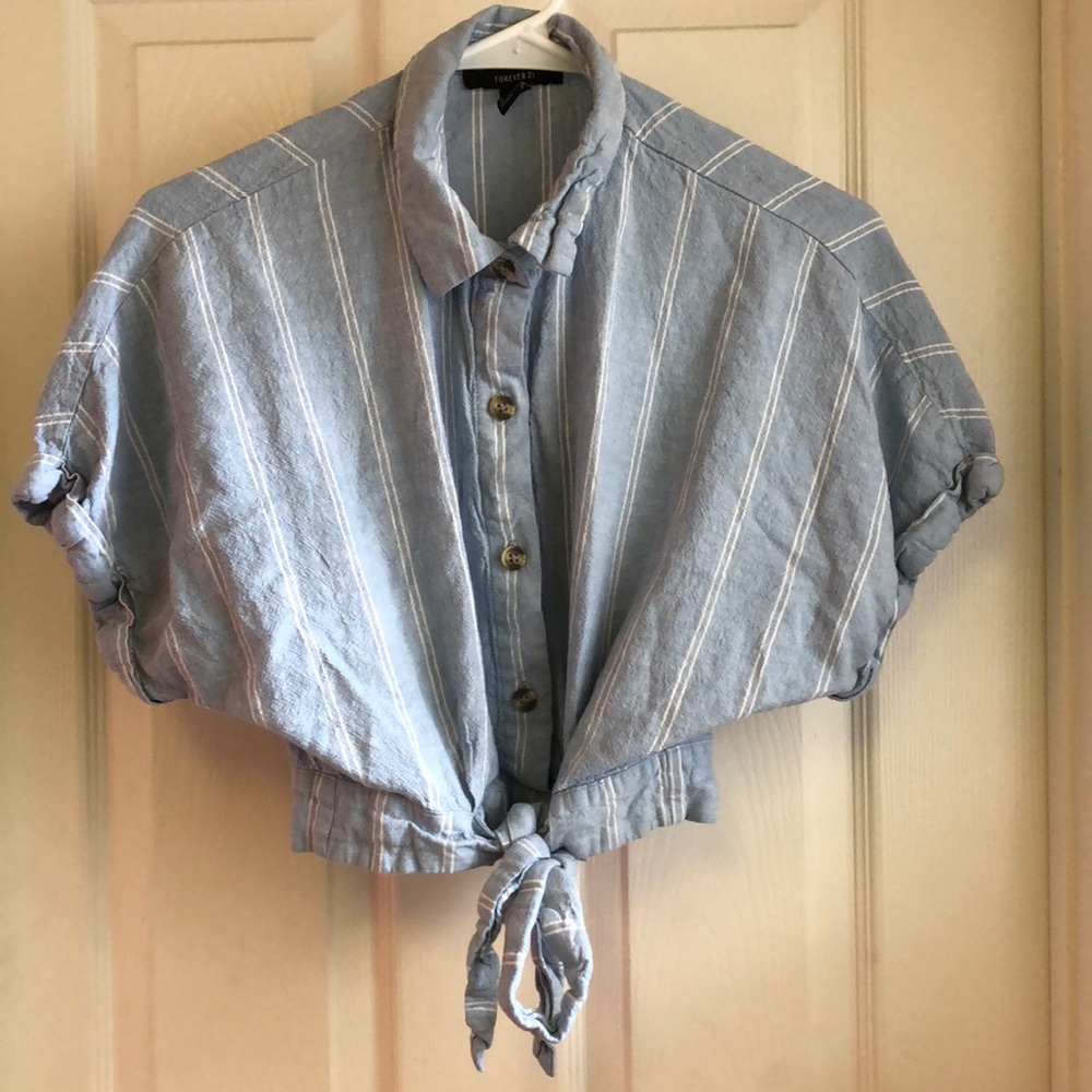 Women’s Forever 21 button down blouse